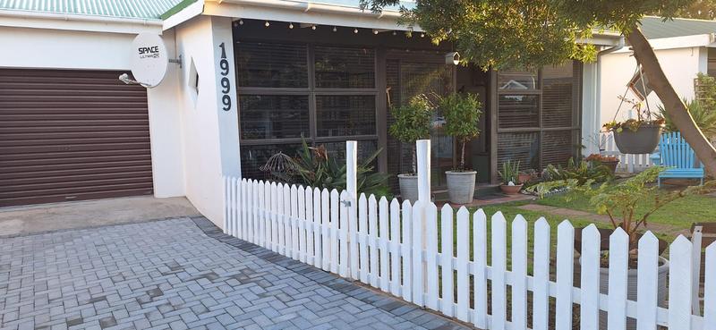 2 Bedroom Property for Sale in Sandbaai Western Cape